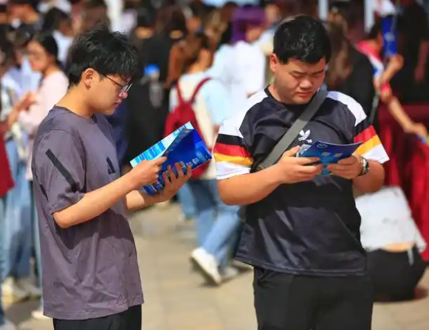 大學(xué)生要點(diǎn)關(guān)注定向拓崗和實(shí)踐崗位執(zhí)行狀況實(shí)在提高崗位利用率